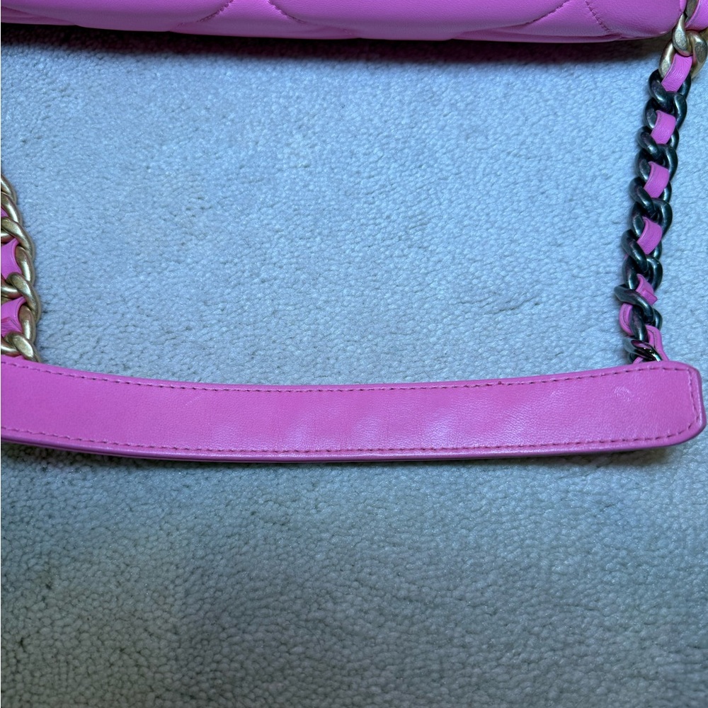 Chanel 19 Medium Flap in Neon Pink 21S hard to find color - Picture 7 of 12